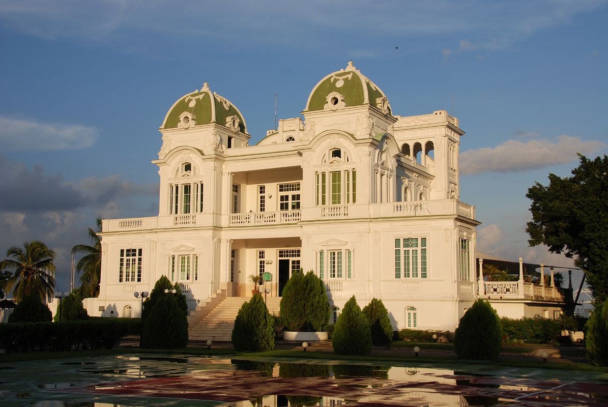 14 Cuba - Cienfuegos - Club Cienfuegos Outside